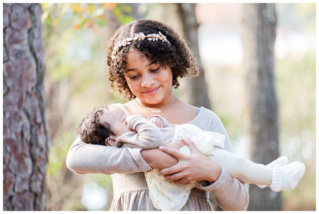 Connie, Aaron, Scarlett and little Miss Emma | First Landing Family Portrait session